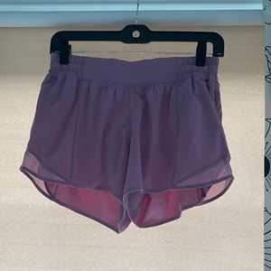 LULU LEMON Hotty Hot Short II Long 4” Sz. 8
